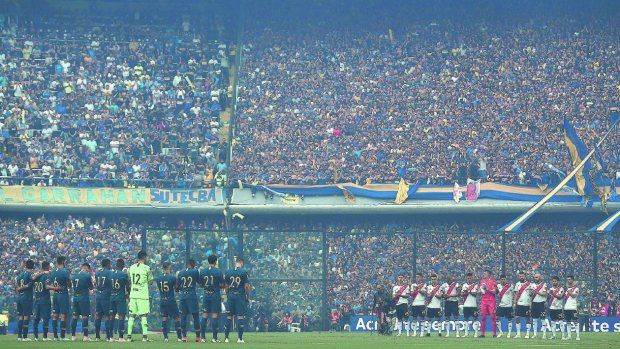 La Bombonera a tope: los hinchas de Chubut tenían que salir a las 18 desde Trelew, pero el organizaedor nunca apareció con la plata para pagar los micros.