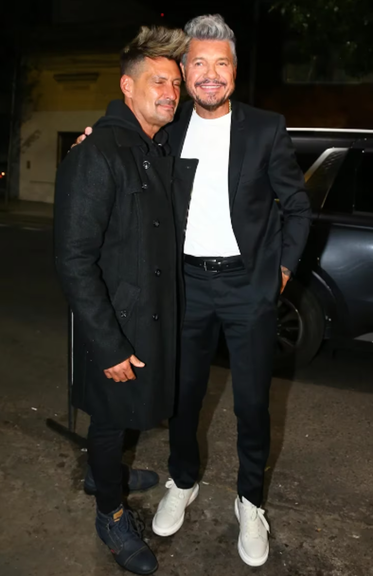 Marcelo Tinelli llegó al evento acompañado por su primo, El Tirri, lejos de Momi para despistar.