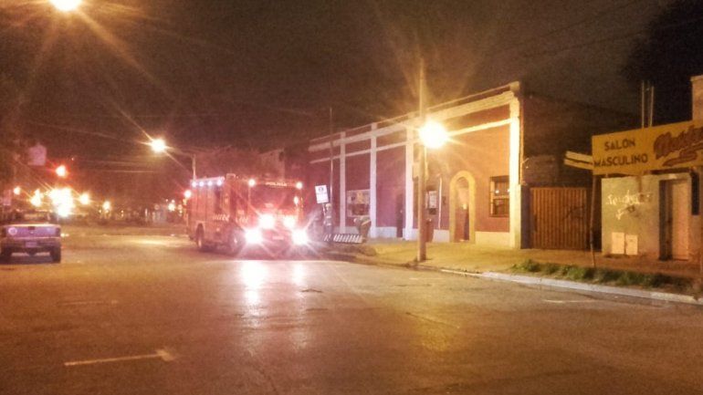 Bomberos sofocaron un incendio en un teatro del centro