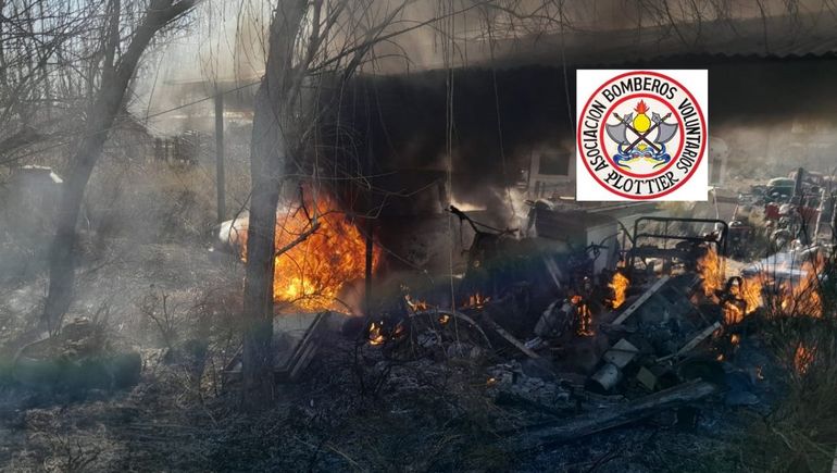 Un incendio arrasó con el galpón de una vivienda en Plottier