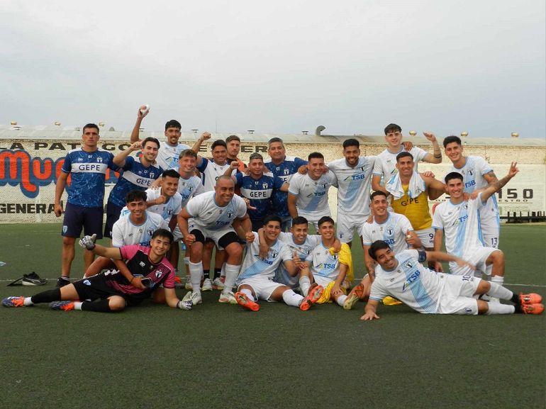 La Amistad viene de vencer a Deportivo Roca en las semifinales del Regional Amateur. Fotos: Victoria Sánchez