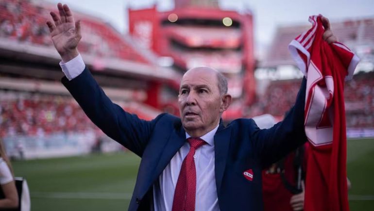 Cuál es la nueva estrella de Racing que Bochini recomendó para Independiente hace tres años