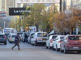 El drama de estacionar en Neuquén: los concejales revisan 350 espacios reservados en el centro
