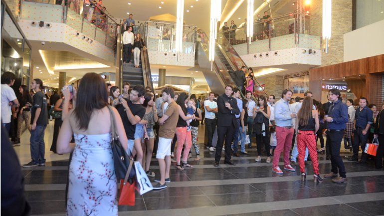 Los shoppings deberán informar las vías de evacuación en pantallas