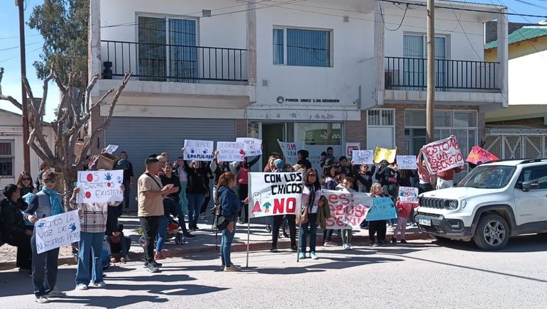 Padres de un jardín de infantes de Rincón de los Sauces reclaman por presuntos abusos