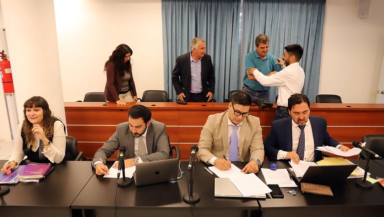 Carolina Johansen (defensora oficial de Honorio y Victoria Contreras), Gonzalo Rodríguez (defensor de Abel Di Luca), y David Fernández Fabián Flores, defensores de Luis Gallo. Carolina Johansen (defensora oficial de Honorio y Victoria Contreras), Gonzalo Rodríguez (defensor de Abel Di Luca), y David Fernández Fabián Flores, defensores de Luis Gallo.