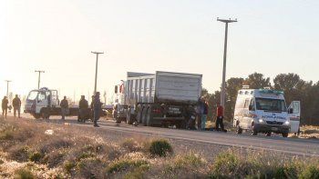 zapala: motociclista fallecio al impactar de frente con un camion que freno de golpe
