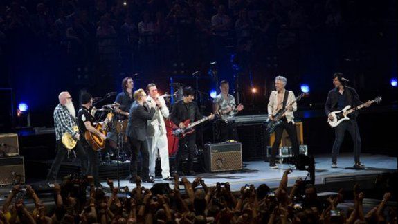 Eagles of Death Metal reapareció en París a un mes de los atentados