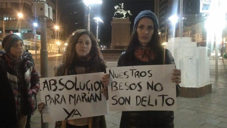 Habrá un besazo en el Monumento contra la Justicia lesboodiante