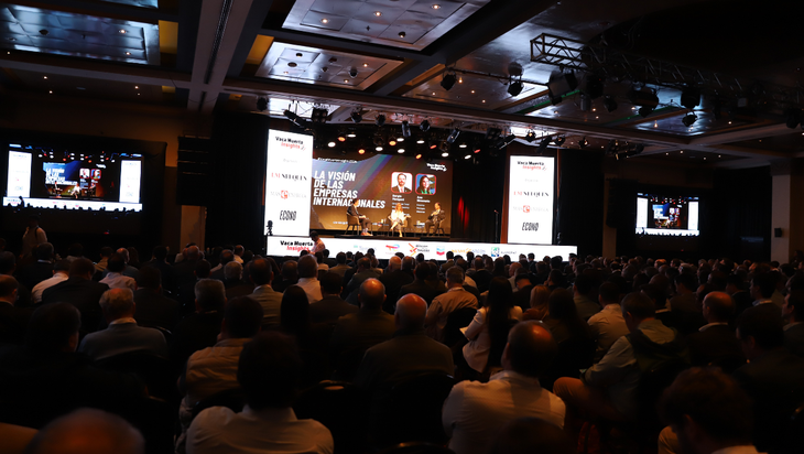 En el marco de Vaca Muerta Insights, Mengoni destacó que los barriles argentinos son fundamentales para mitigar riesgos geopolíticos en la cadena de suministro de la corporación. En el marco de Vaca Muerta Insights, Mengoni destacó que los barriles argentinos son fundamentales para mitigar riesgos geopolíticos en la cadena de suministro de la corporación.