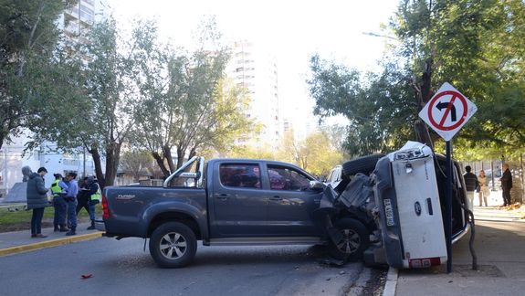 Por esquivar un auto