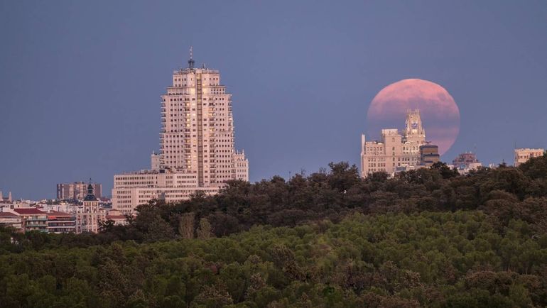 La superluna en Madrid, España La superluna en Madrid, España