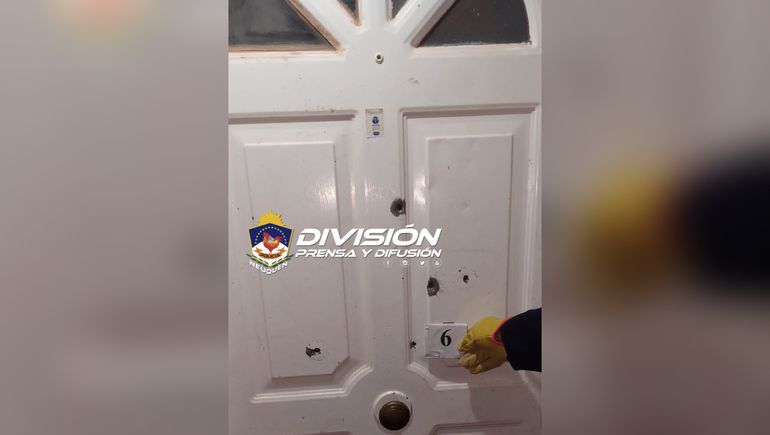 Le baleó la casa al vecino tras una discusión entre familias