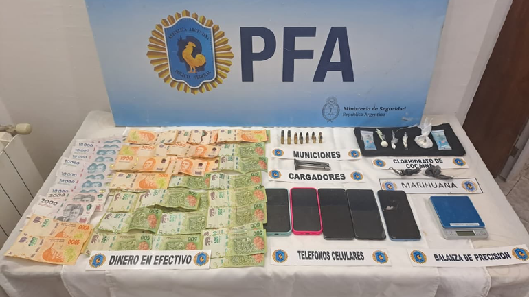 Tres allanamientos de la Federal en Zapala: secuestraron drogas, dinero y detuvieron a tres personas