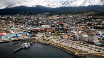 El recurso de la gobernación de Tierra del Fuego contra la intervención del puerto había sido presentado en la tarde del jueves 29 y fue rápidamente rechazado por el tribunal federal de Ushuaia. El recurso de la gobernación de Tierra del Fuego contra la intervención del puerto había sido presentado en la tarde del jueves 29 y fue rápidamente rechazado por el tribunal federal de Ushuaia.