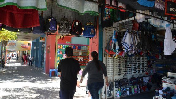 El Municipio asegura que una ordenanza impide que se invada el espacio público. Y la hará cumplir. Los comerciantes pusieron el grito en el cielo.