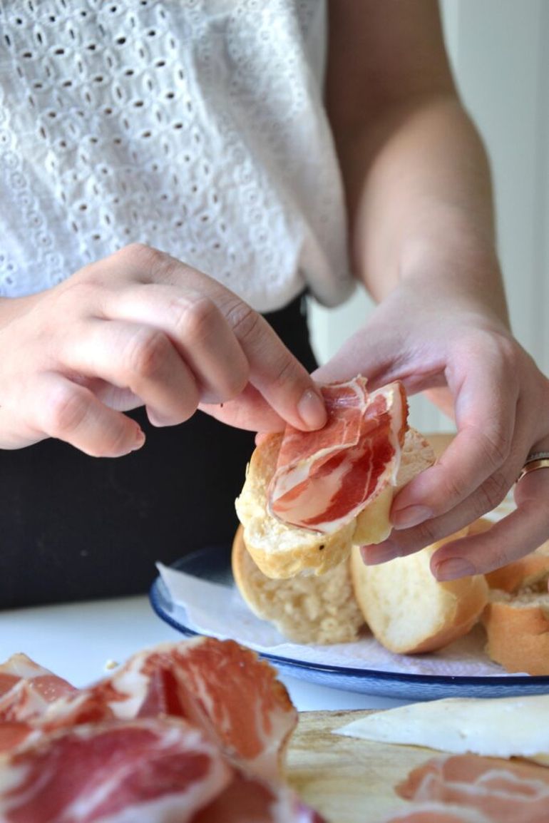 La bondiola también puede disfrutarse en sándwiches o como entrada fría. La bondiola también puede disfrutarse en sándwiches o como entrada fría.