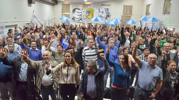 con debate interno, un frente k salio a bancar a cristina