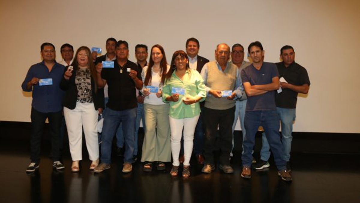 Mariano Gaido reconoció a municipales con 25 años de servicio: quiénes son