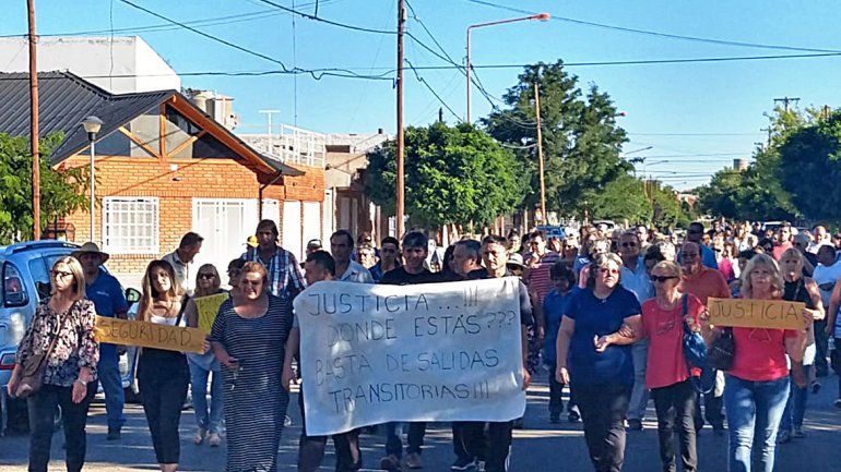 Mató a una abuela y apuñaló a una médica en Cutral Co