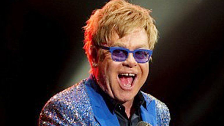 Elton John actualmente está presentando en una gira mundial su último disco