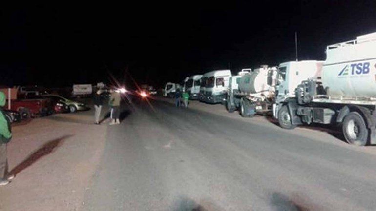 Un grupo de camioneros mantiene bloqueos en Rincón