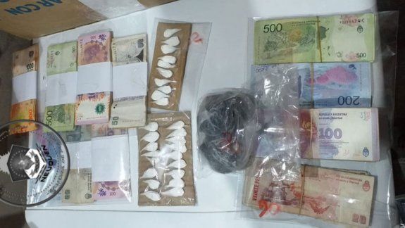 desbaratan un kiosco narco: secuestran 60 mil pesos y cocaina
