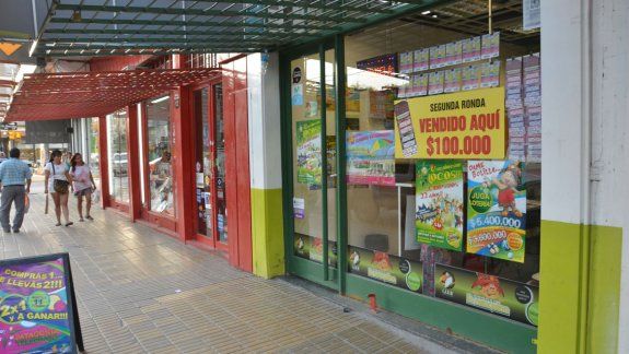 El robo ocurrió en la agencia de lotería ubicada en Perito Moreno al 300.