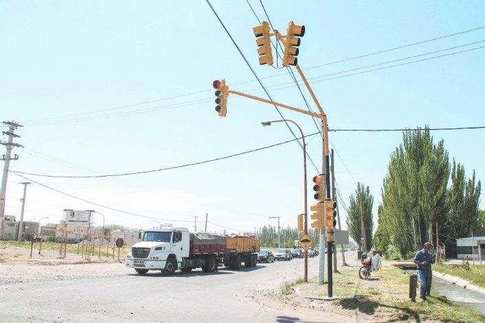 Gracias a los semáforos, se redujeron en forma considerable los siniestros. Gracias a los semáforos, se redujeron en forma considerable los siniestros.