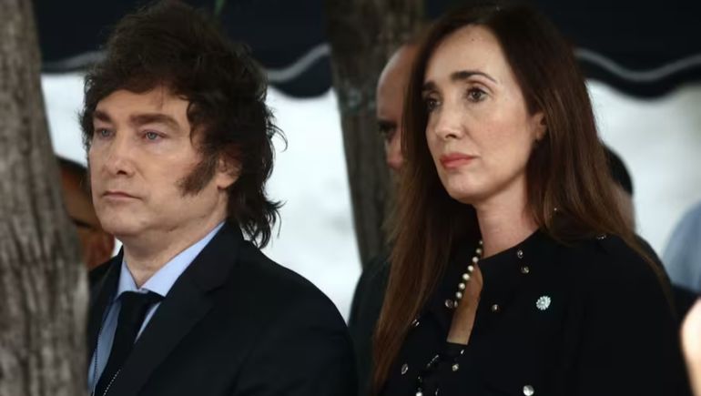 Vuelve a plantearse la idea de un potencial quiebre entre Javier Milei y Victoria Villarruel. Tensión en el Gobierno. Vuelve a plantearse la idea de un potencial quiebre entre Javier Milei y Victoria Villarruel. Tensión en el Gobierno.
