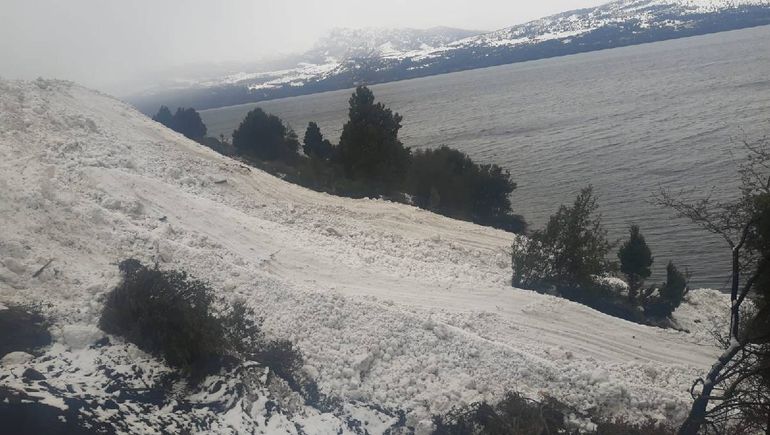 La avalancha cerca del lago Huechulafquen.