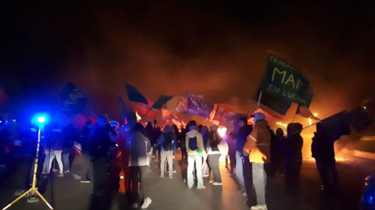 Trabajadores de Fasinpat y MAM levantaron el corte en la Ruta 7 para marchar al Monumento