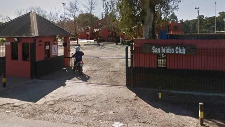 Debe 800 mil pesos de cuota alimentaria y le prohibieron entrar a un club de rugby