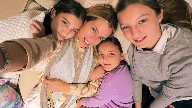 Nicole Neumann y sus hijas