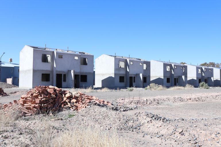 Los dúplex que aún no se terminan de la Cooperativa 127 Hectáreas. Los dúplex que aún no se terminan de la Cooperativa 127 Hectáreas.