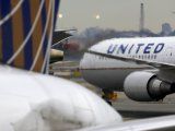 IMAGEN DE ARCHIVO. Un avión de pasajeros de United Airlinesen el Aeropuerto Internacional Libertad de Newark, en Nueva Jersey, EEUU, Diciembre 6, 2019. REUTERS/Chris Helgren
