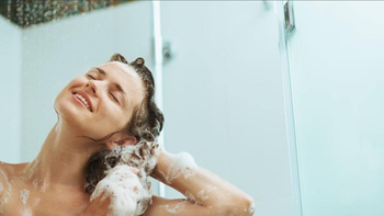 Adiós tintura para pelo: la nueva tendencia para cubrir las canas de forma natural Adiós tintura para pelo: la nueva tendencia para cubrir las canas de forma natural