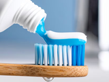 La pasta dental retirada de los comercios pertenece a una de las líneas más vendidas en farmacias y supermercados del país.