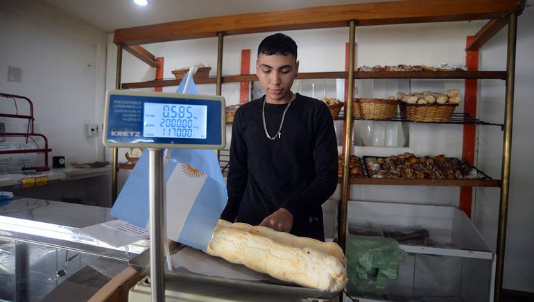 Las panaderías registran una baja en el consumo: en Neuquén, la docena de facturas cuesta hasta 7 mil pesos