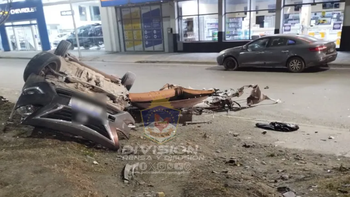 El martes pasado un joven volcó en Avenida Mosconi luego de impactar contra un semáforo peatonal, a la altura de calle Winter. El martes pasado un joven volcó en Avenida Mosconi luego de impactar contra un semáforo peatonal, a la altura de calle Winter.