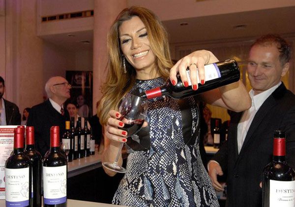 Florencia de la V presentó Destino, su línea de vinos