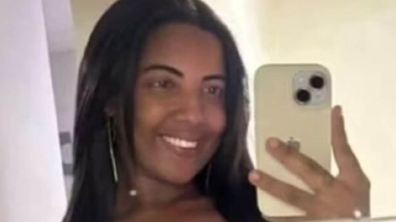 Tras ser apuñalada y quemada por su compañero de trabajo, la mujer se encuentra internada en un hospital de Brasil. | LM Neuquen Tras ser apuñalada y quemada por su compañero de trabajo, la mujer se encuentra internada en un hospital de Brasil.