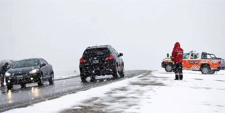 El Servicio Meteorológico Nacional emitió una advertencia roja por intensa caída de nieve en las áreas cordilleranas de La Rioja, Catamarca, San Juan y Mendoza. Foto: Google.