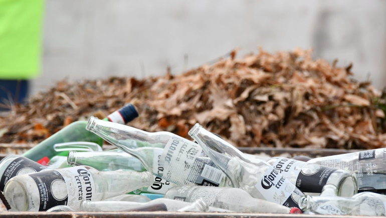 Los centros de transferencia de residuos registran cada vez más vecinos que se acercan a dejar su basura.