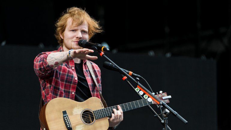 El joven cantante Ed Sheeran podría dar el batacazo y quedarse con uno de los ansiados premios de Taylor Swift.