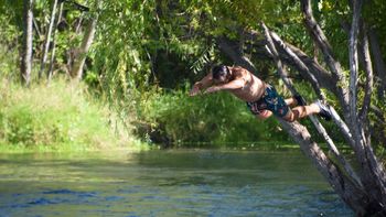 ¡de cabeza al rio! neuquen rompio la barrera de los 38°c a las 5 de la tarde ¡de cabeza al rio! neuquen rompio la barrera de los 38°c a las 5 de la tarde