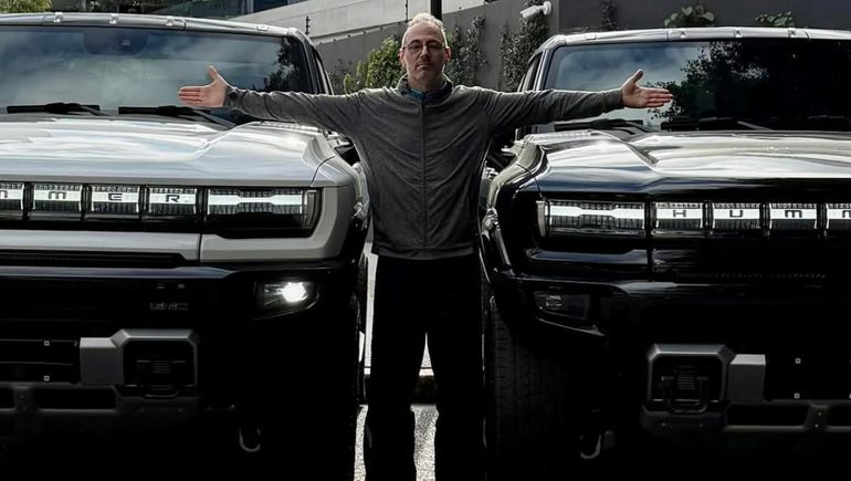 Pocas semanas antes de traer la Tesla Cybertruck, Malek Fara importó dos unidades de la nueva Hummer. Foto: Instagram @malekfara. Pocas semanas antes de traer la Tesla Cybertruck, Malek Fara importó dos unidades de la nueva Hummer. Foto: Instagram @malekfara.