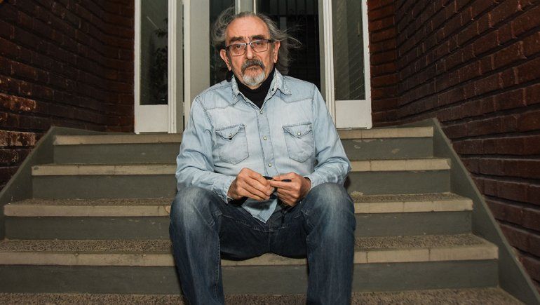 “Cuando estuvo detenido en Rawson podía leer los libros de la biblioteca del penal, y decía que no estuvo preso mientras tenía los libros en sus manos”, contó Marcelo Medrano, abogado de la APDH Neuquén. “Cuando estuvo detenido en Rawson podía leer los libros de la biblioteca del penal, y decía que no estuvo preso mientras tenía los libros en sus manos”, contó Marcelo Medrano, abogado de la APDH Neuquén.