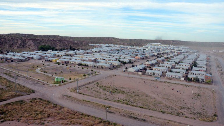 El Z1 se levanta imponente en el noroeste de la ciudad de Neuquén.