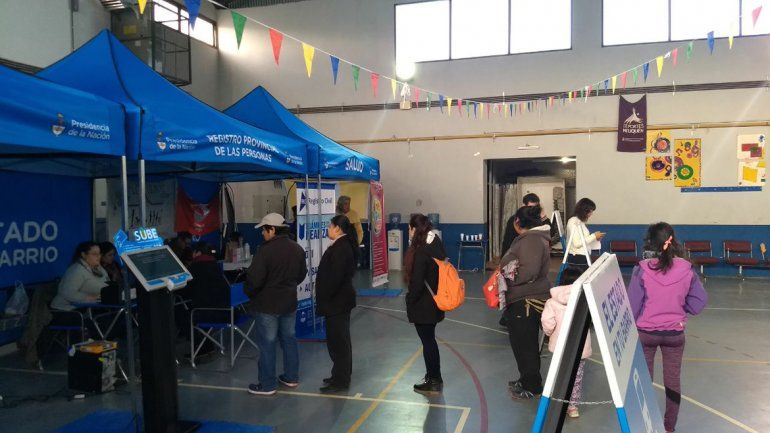 En los gazebos azules de Nación se pueden realizar los trámites.